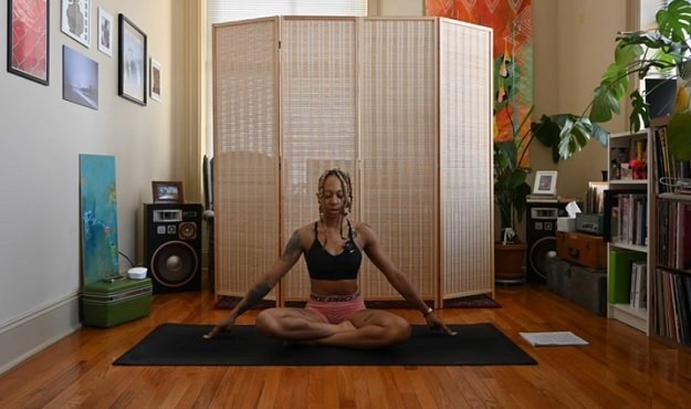 20-minute grounding yoga flow class video