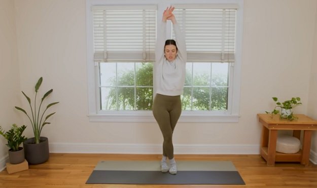 13-minute travel yoga class video