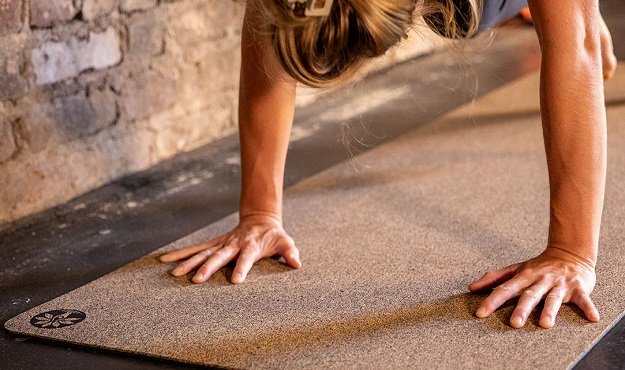 Yoloha Unity cork yoga mat review