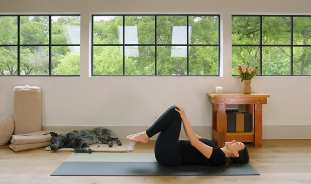 30-minute yoga for overthinking online video class