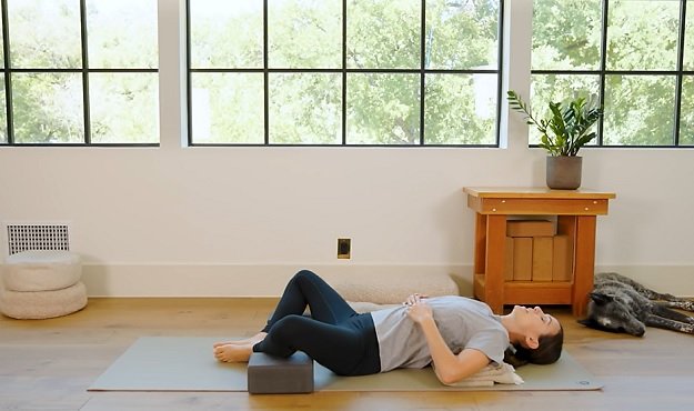 30-minute restorative yoga video for gratitude class