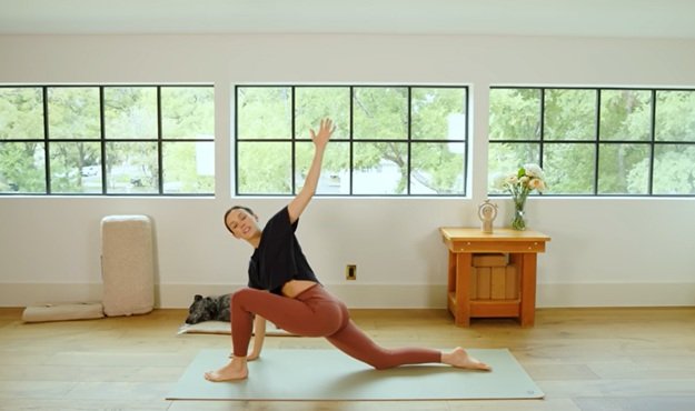 15-minute at-home yoga flow video class