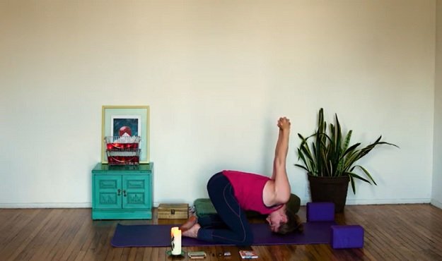Ishvara Prandihana yoga flow class video