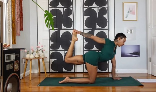 15-minute fall equinox yoga flow class video