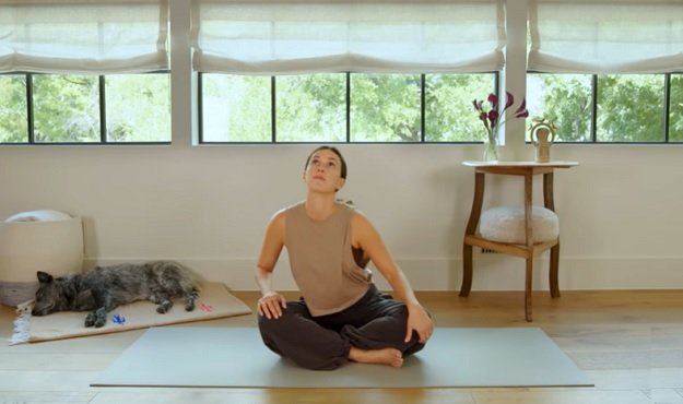 20-Minute morning yoga & meditation video class