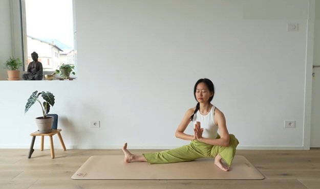 25-minute spring yoga class video